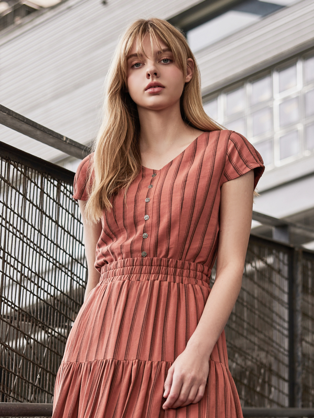 abito直條紋棉麻感短袖上衣