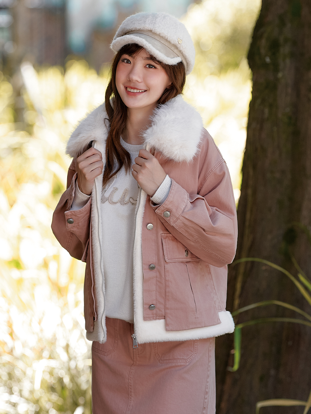 DITA毛線繡金蔥大學T