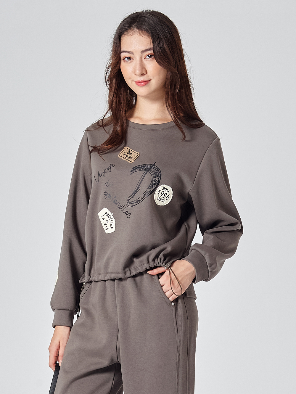 DITA運動風休閒貼布繡大學T