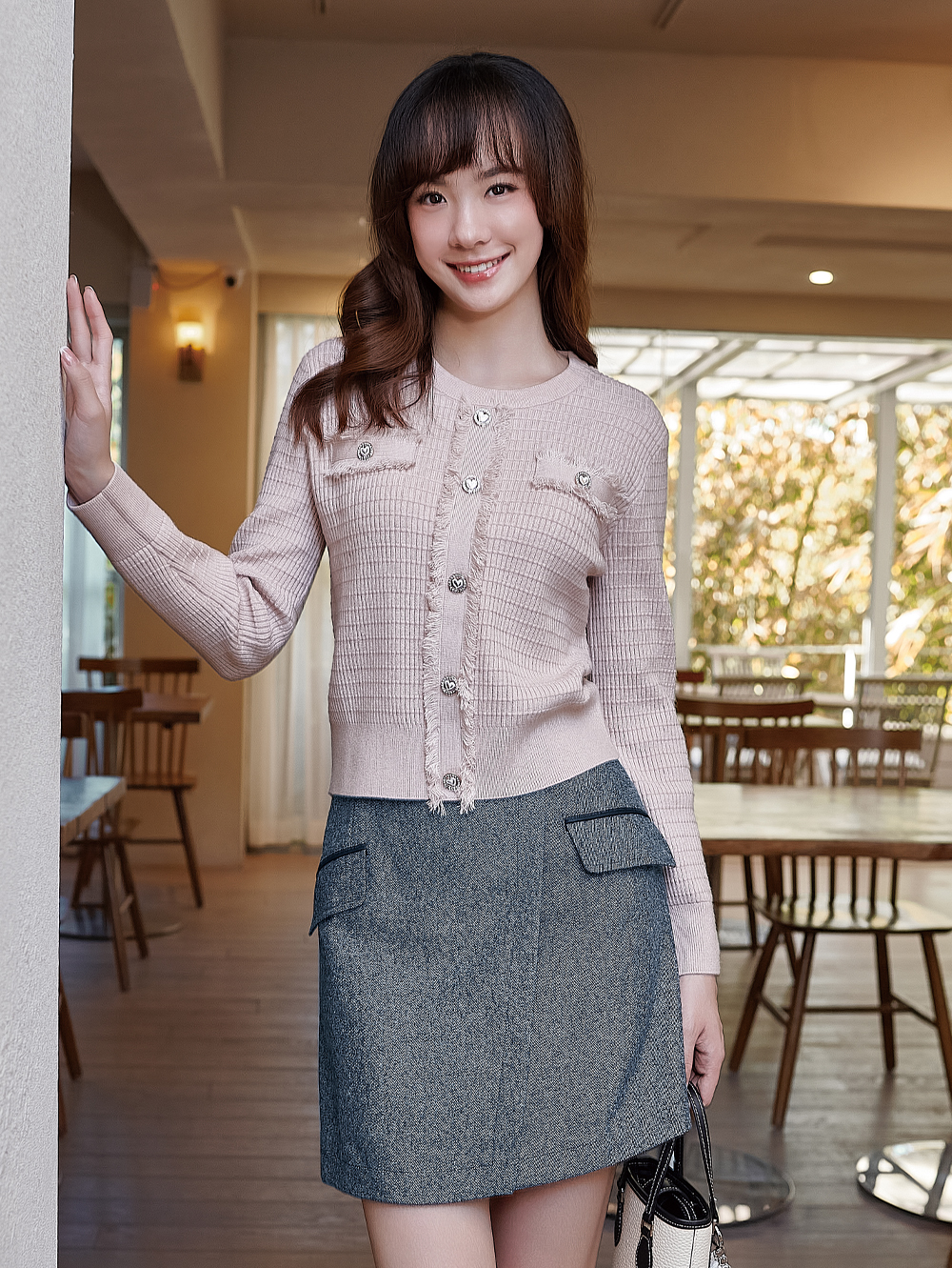 DITA質感山型紋短版A字裙