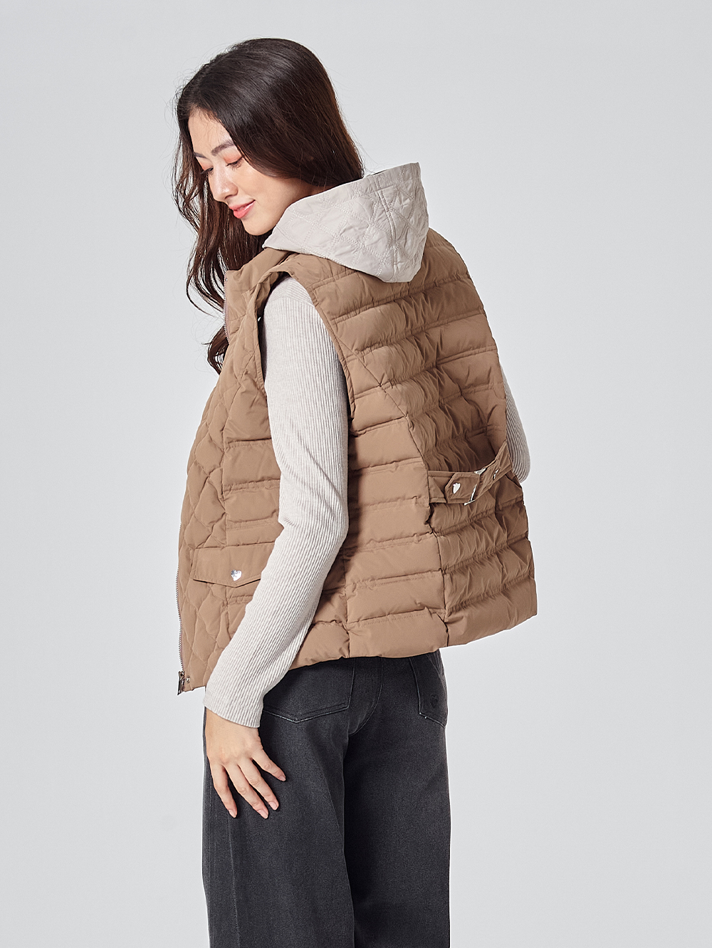 DITA質感連帽輕薄羽絨背心