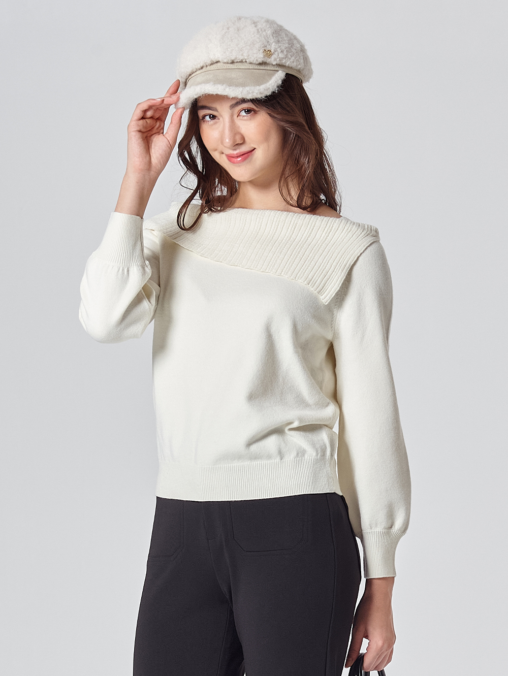 DITA寬領大領片針織上衣