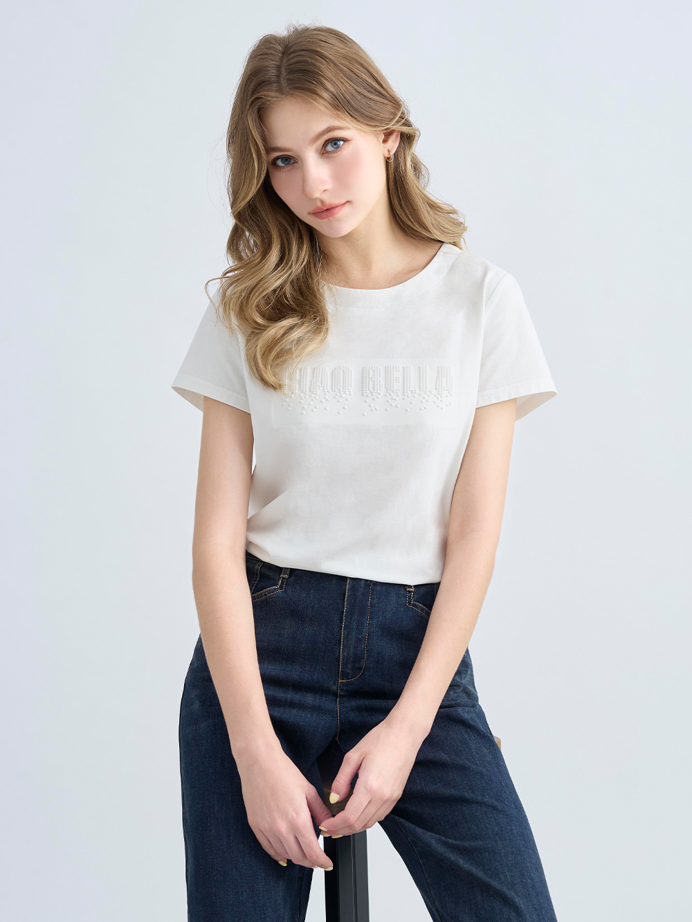 JOAN壓紋立體數位風字母T恤