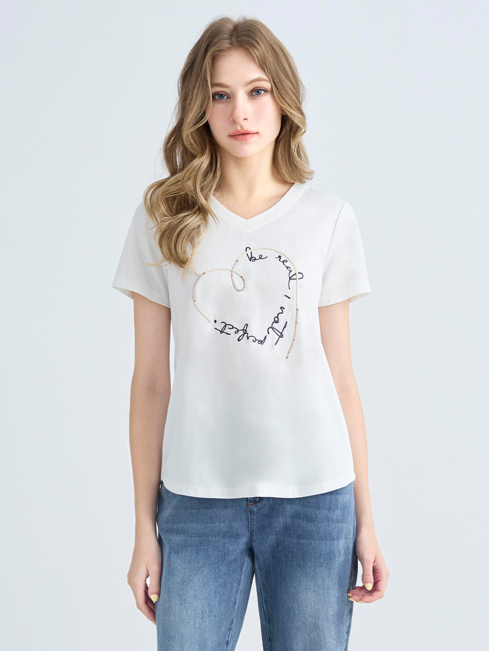 JOAN立體棉線繡V領T恤