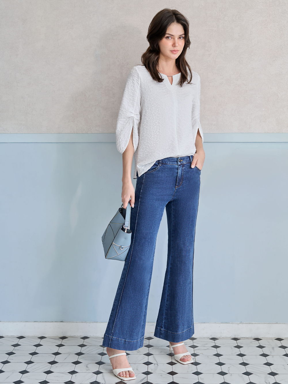 JOAN顯瘦剪接牛仔喇叭褲