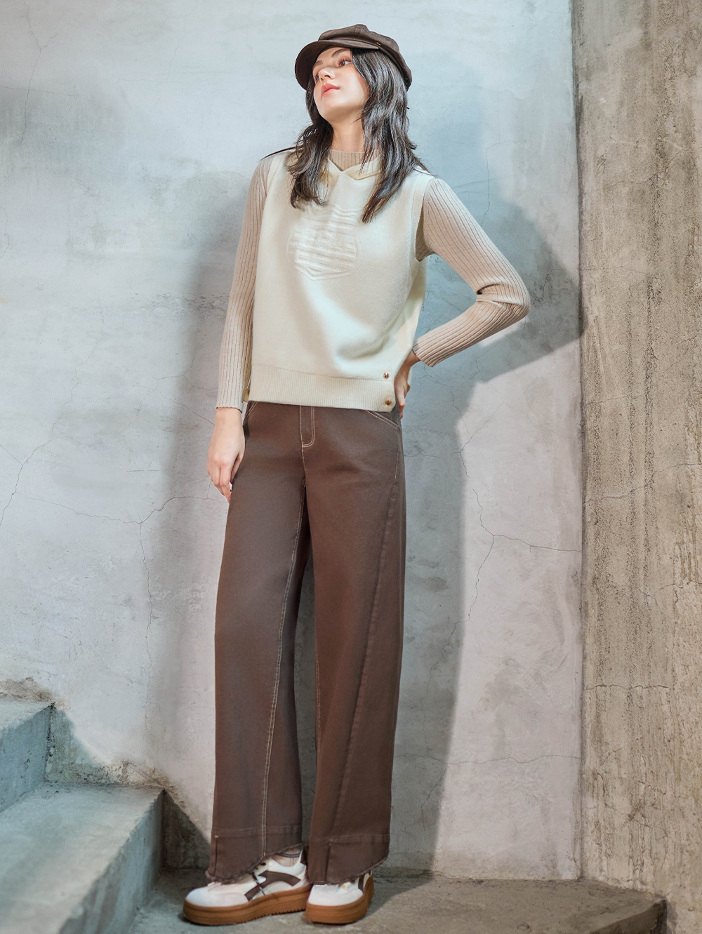 JOAN顯瘦剪裁弧形九分牛仔褲