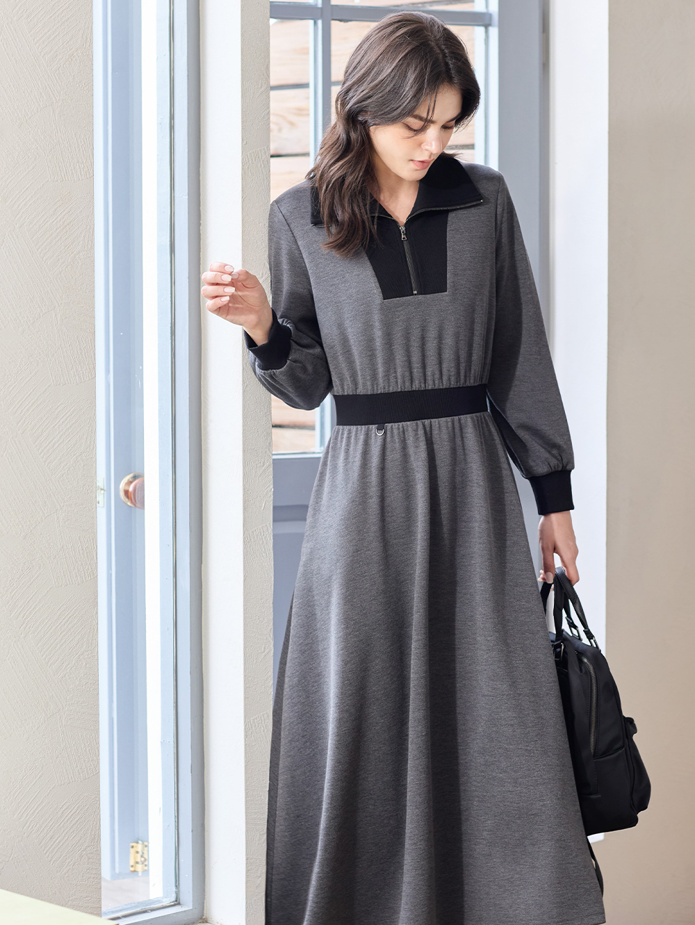 JOAN彈性拼色翻領收腰洋裝