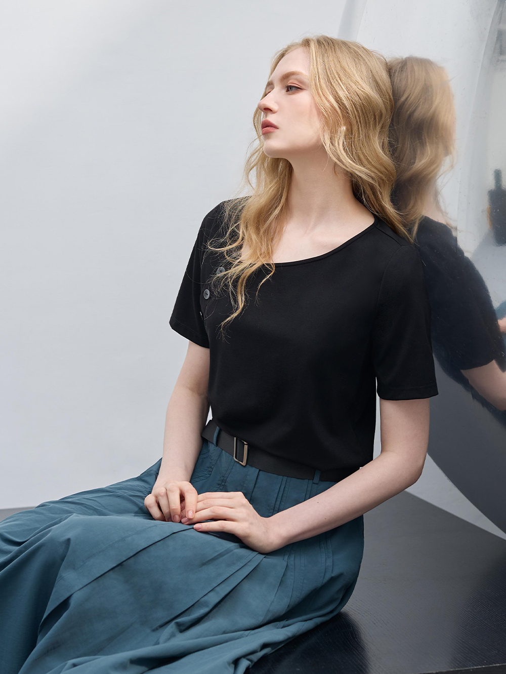 DE NOVO造型領口合身T恤