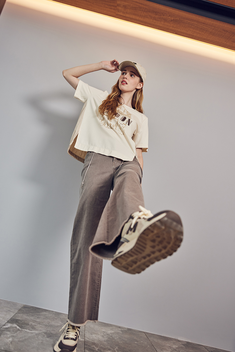 abito休閒英文印字短袖上衣