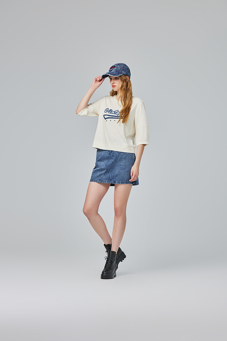 abito個性文字刺繡上衣