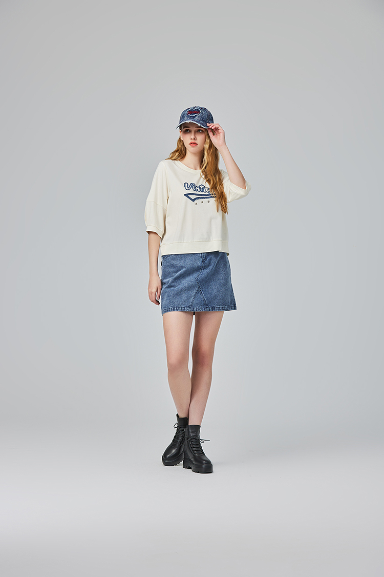 abito個性文字刺繡上衣