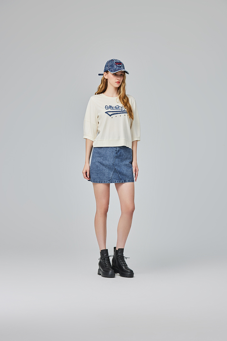 abito個性文字刺繡上衣