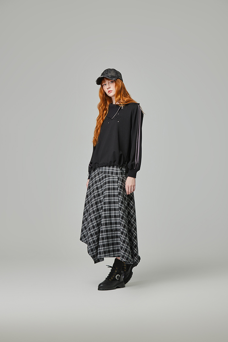 abito翻領拉鍊鋼印上衣