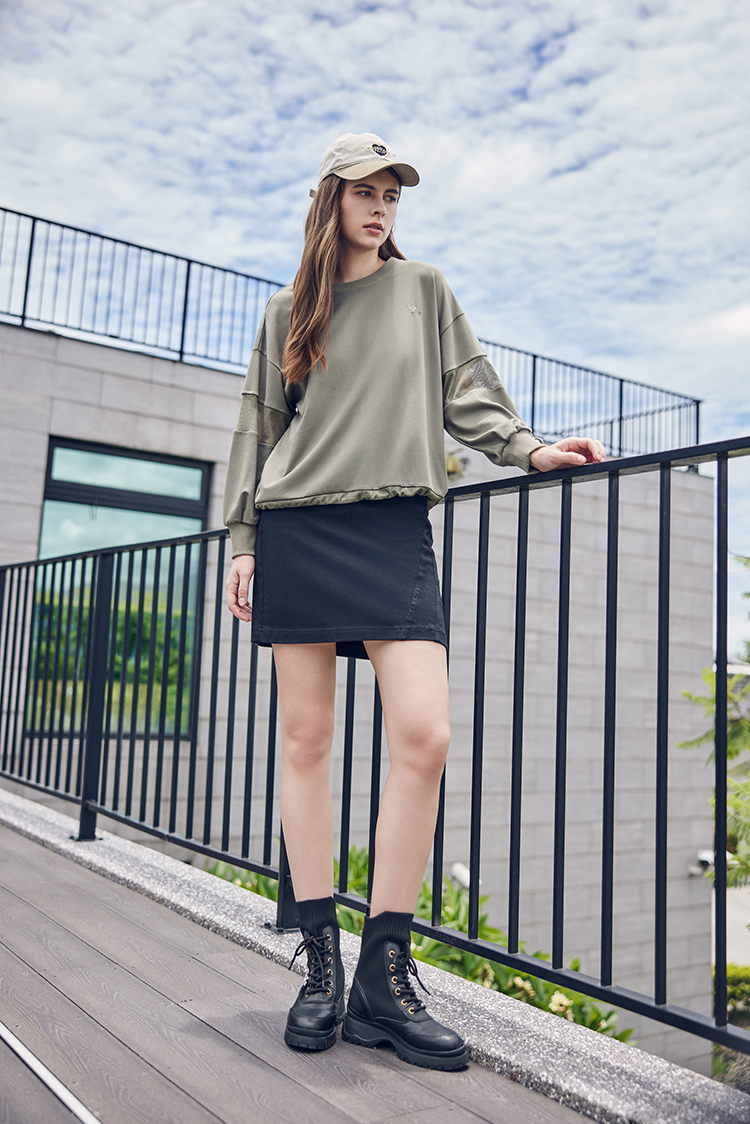 abito圓領特殊剪裁上衣