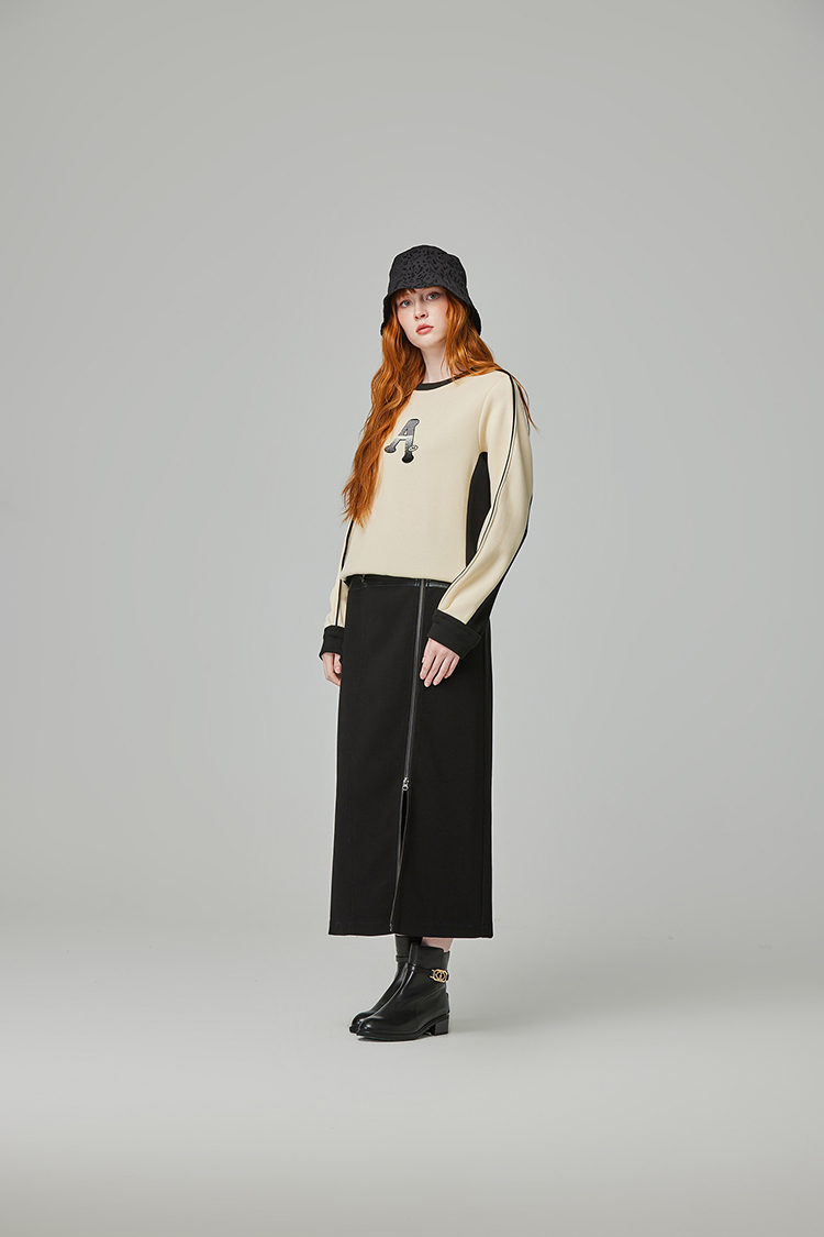 abito電繡字母拼接上衣