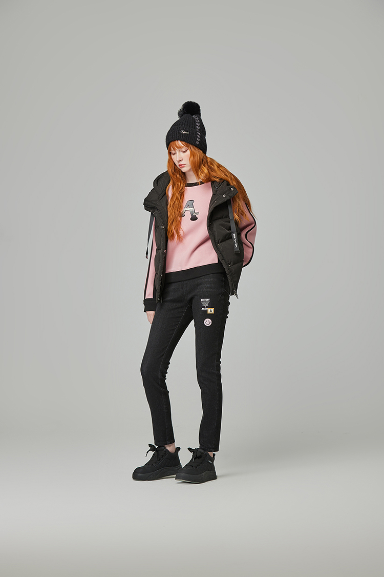 abito電繡字母拼接上衣