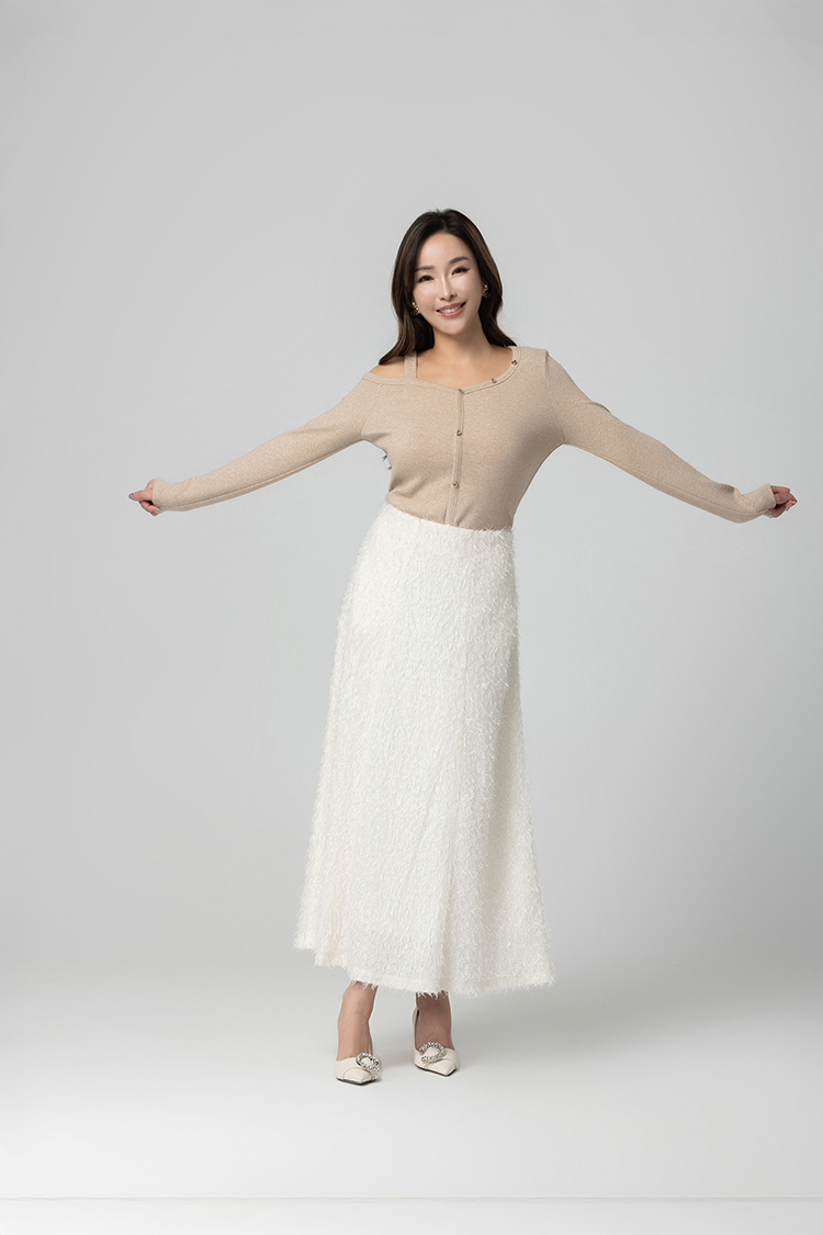 CHANG YU x abito質感挖肩V領上衣