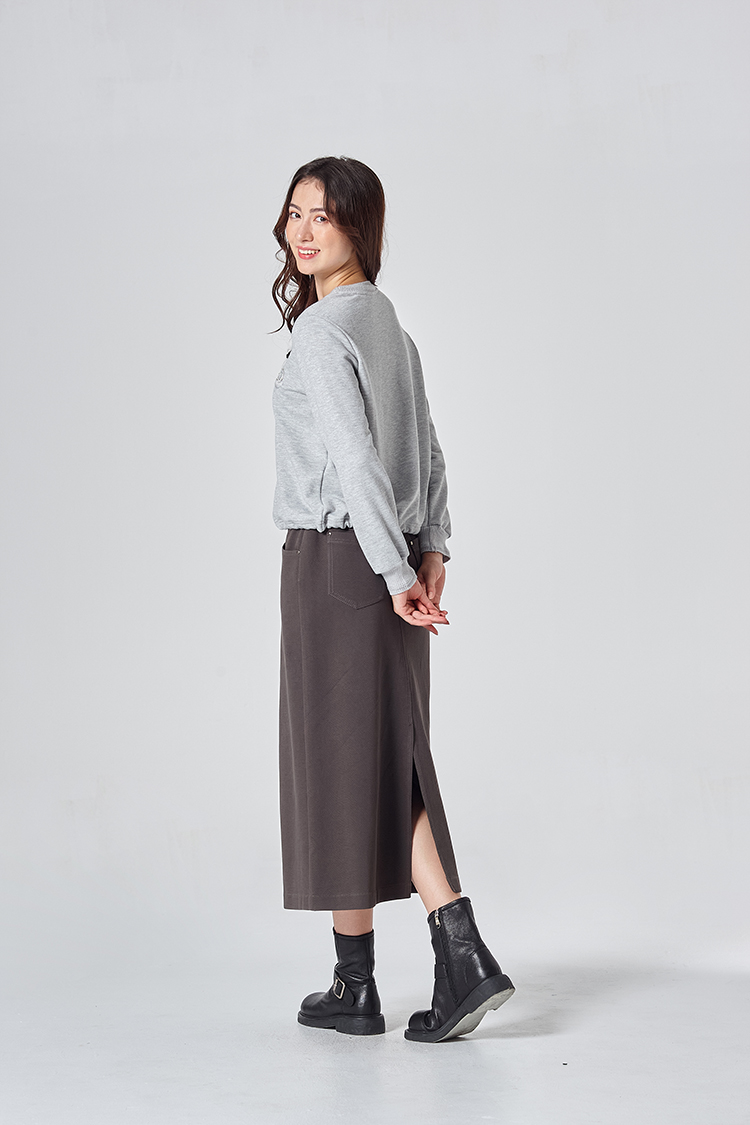 DITA毛線繡金蔥大學T