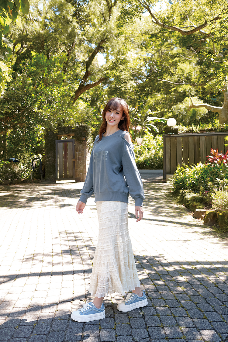 DITA不對稱小露肩大學T