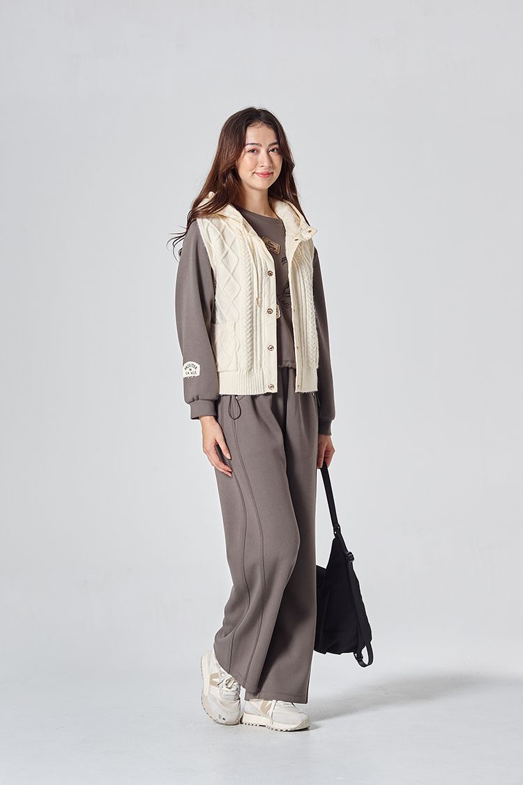 DITA運動風休閒貼布繡大學T