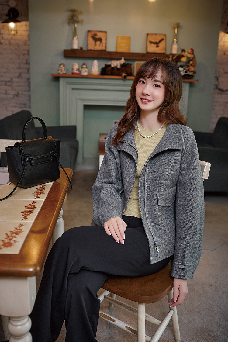 DITA修身一體成形針織上衣