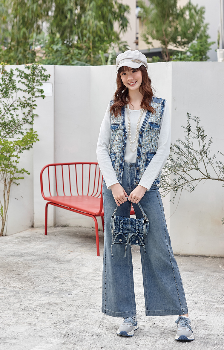 DITA簡約修身桃型領上衣