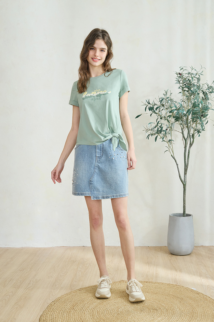 JOAN珍珠裝飾不對稱牛仔短裙-藍