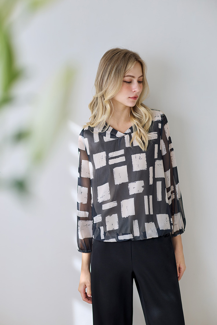 JOAN幾何印花雪紡上衣