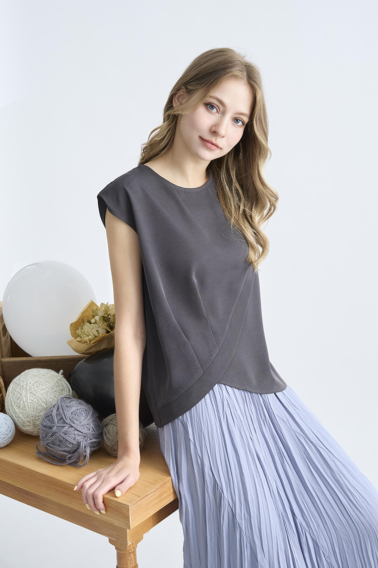 JOAN不對襯剪裁簡約上衣