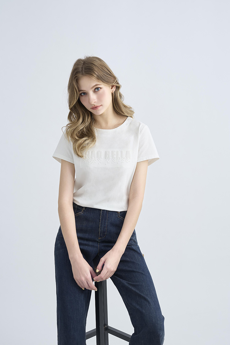 JOAN壓紋立體數位風字母T恤