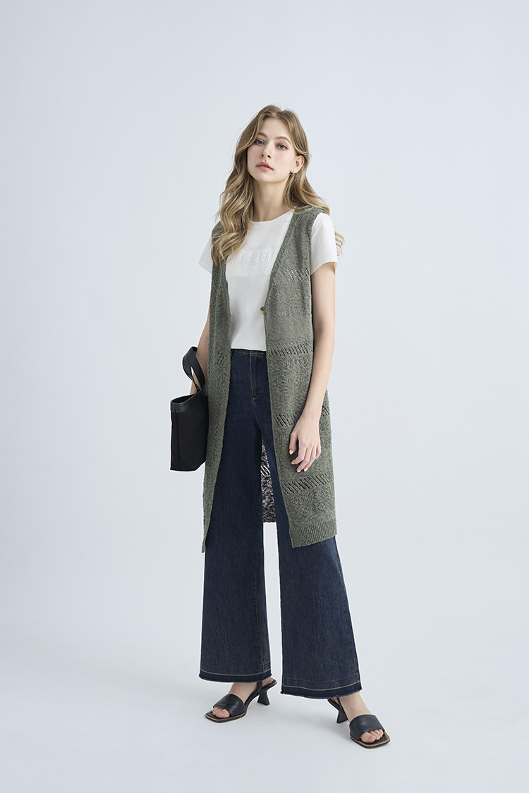 JOAN壓紋立體數位風字母T恤