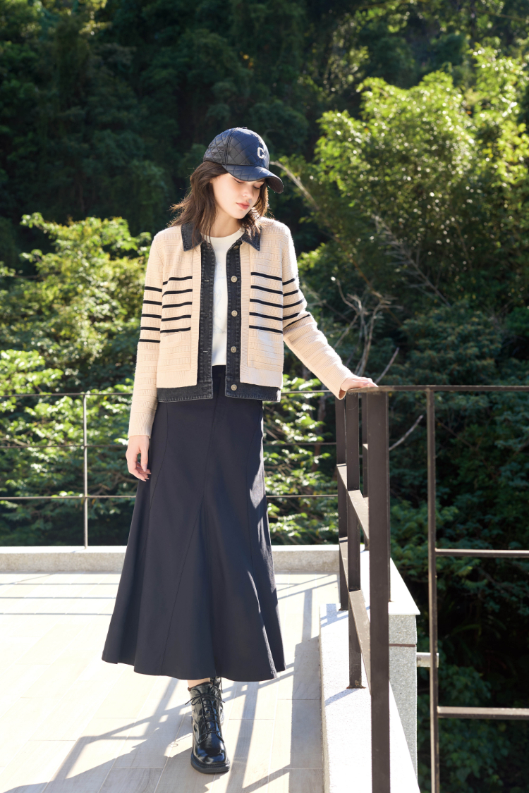 JOAN溫柔療癒系亮片狗狗圖樣上衣