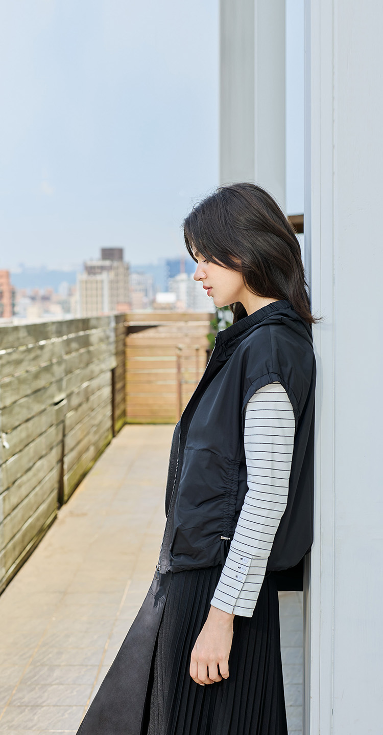 JOAN個性剪裁抽繩造型連帽背心