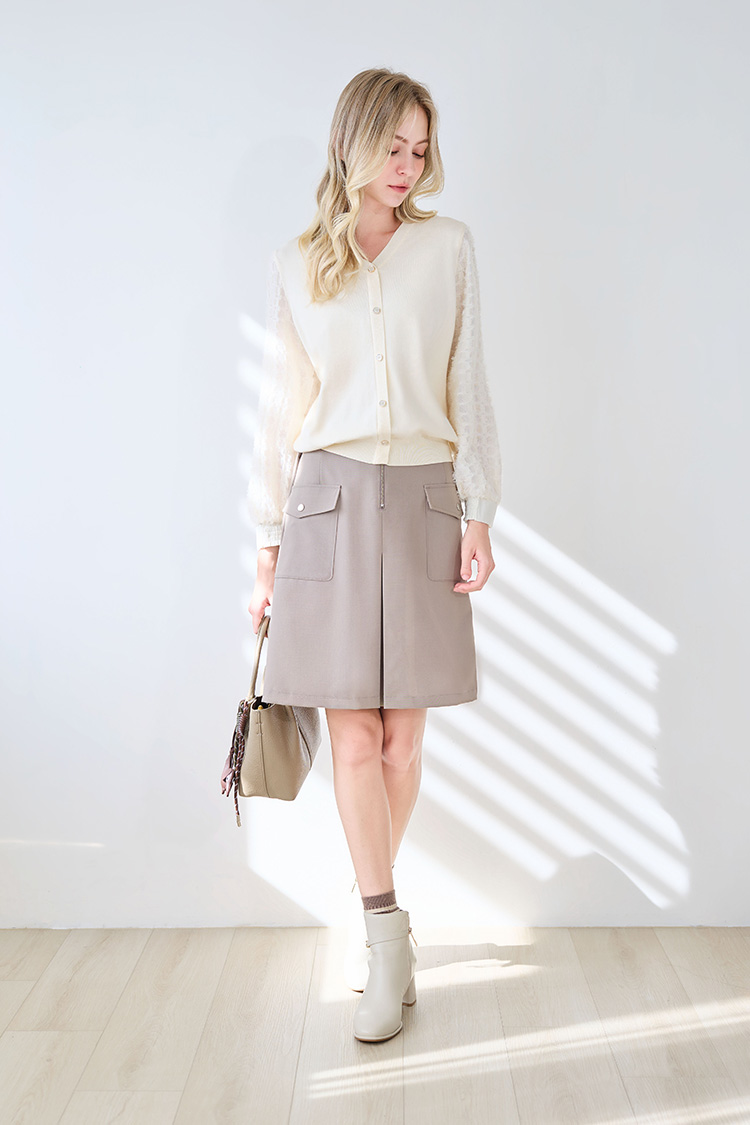 JOAN立體燒花袖拼接針織上衣