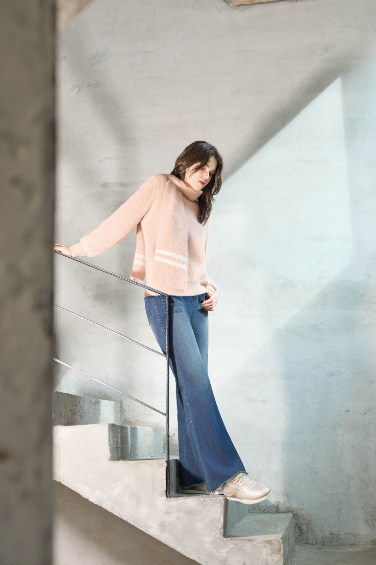 JOAN毛絨暖心針織上衣(附圍巾)