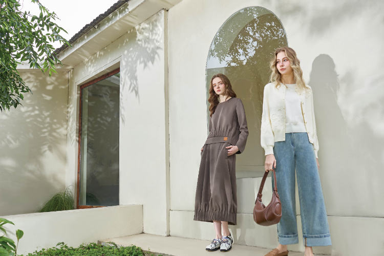 JOAN可反摺刷色牛仔寬褲