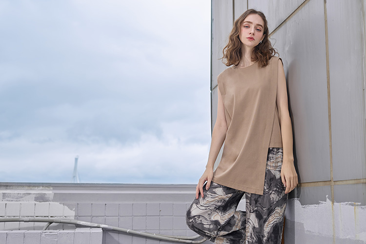 DE NOVO質感造型不對襯寬肩背心