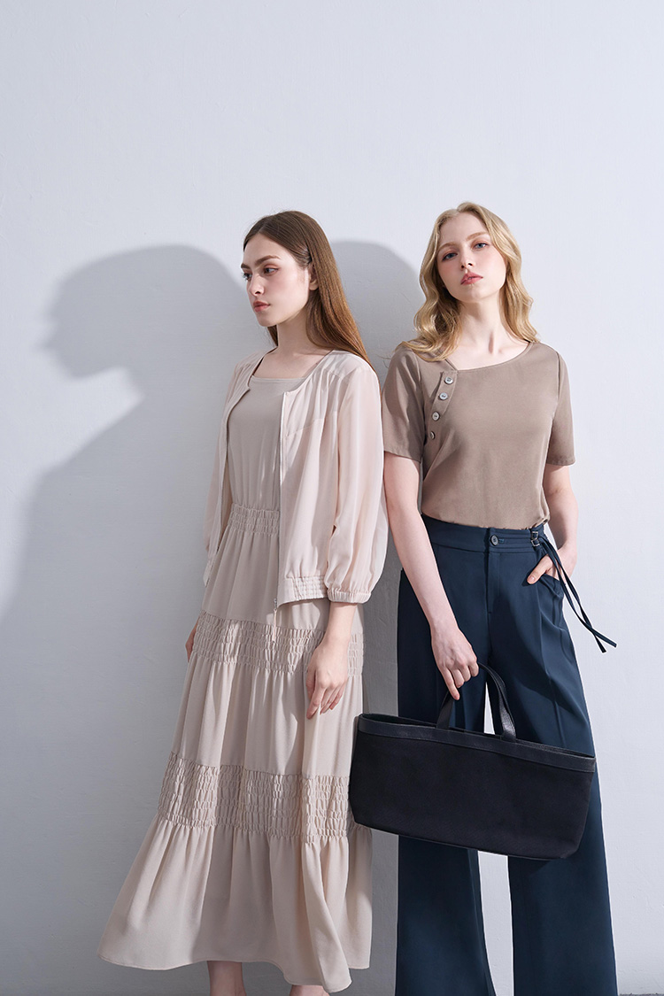 DE NOVO造型領口合身T恤