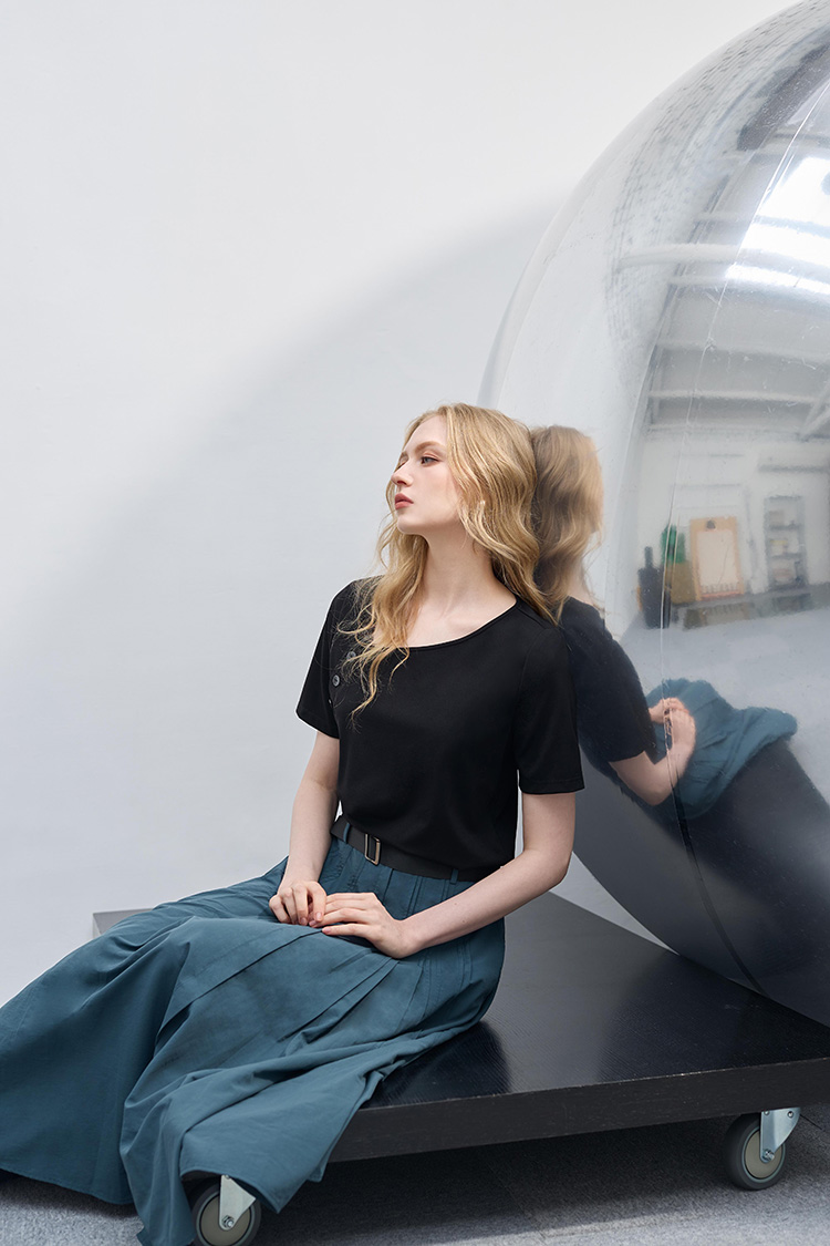 DE NOVO極簡優雅壓褶開岔裙(附腰帶)