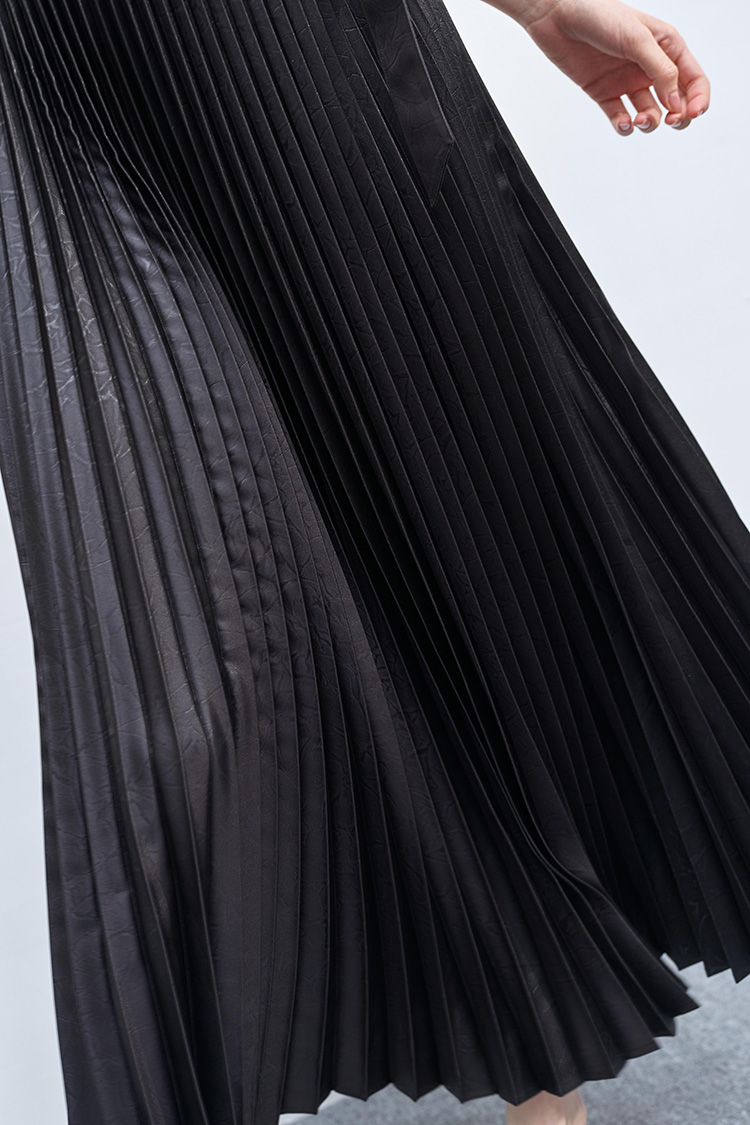 DE NOVO啞光滑面羅馬領壓褶洋裝